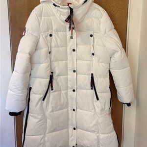 Canada Weather Gear Woman's Hooded Puffer Winter Coat